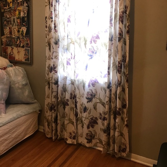 — #1 Curtain Set with Pretty Purple Flowers - Picture 7 of 8